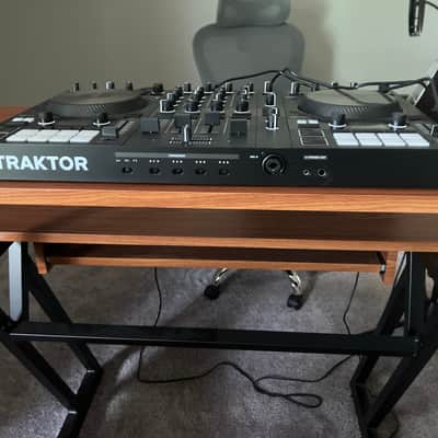 Native Instruments Traktor Kontrol S4 MK3 2018 Black image 4