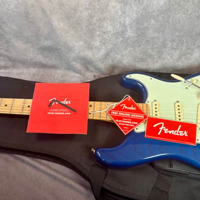Fender Deluxe Players Stratocaster with Maple Fretboard 2017 - Sapphire Blue Transparent image 8