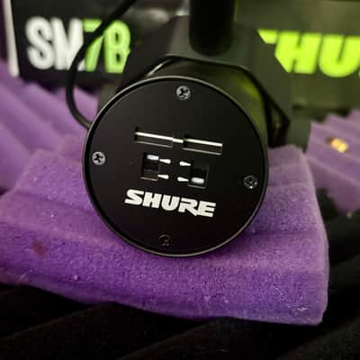 Shure SM7B Cardioid Dynamic Microphone with FREE XLR Cable 2001 - Present - Black imagen 5