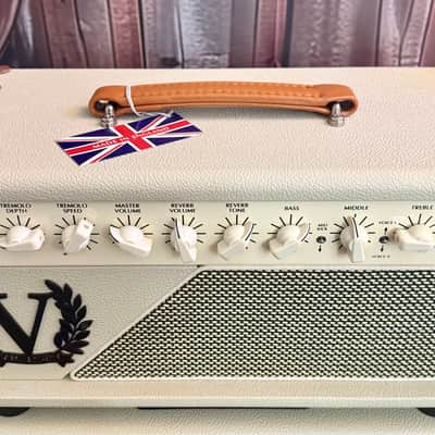 VICTORY V40 DELUXE HERITAGE SERIES 42 WATT GUITAR AMP HEAD WITH VICTORY V112cc Open Back Cab image 2