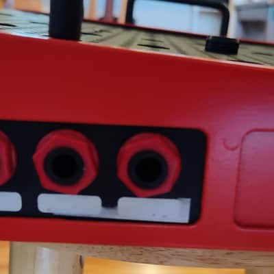 Temple Audio DUO 17 Pedalboard - Upgraded- incudes Travel Case 2020 Temple Red image 8
