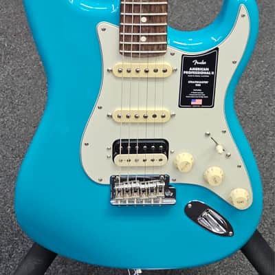 Fender HSS Stratocaster Maui Blue image 2