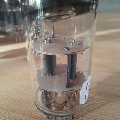 Immagine Very rare earlier construction 1956 NOS TELEFUNKEN ecc81 12at7 perfect, fully tested. Rounded plate with no hole. - 10