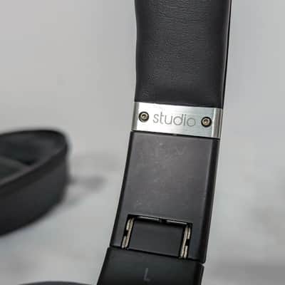 Monster Beats by Dr. Dre Studio High-Definition Isolation Headphones image 13