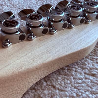 True Temperament Reverse T-Neck 2025 - Maple image 12