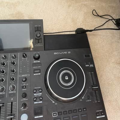 Denon SC LIVE 2 Standalone 2-Deck DJ Controller 2022 - Present - Black image 2