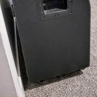 Line 6 412VS-T 4x12" Angled Guitar Speaker Cabinet 2007 - 2016 - Black image 3