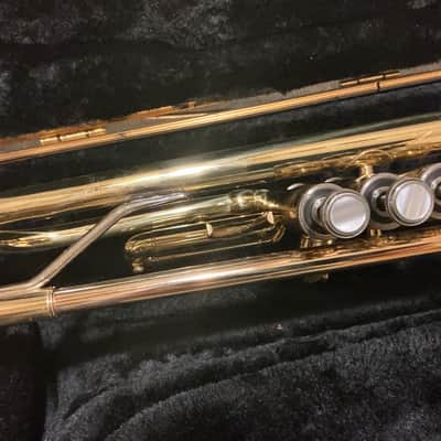 Bach TR300H2 Bb Trumpet 2019 - Lacquer image 4