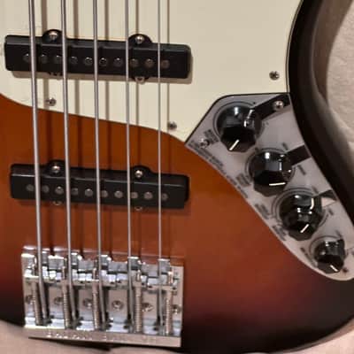 Fender American Deluxe Jazz V 2008 - Tobacco Burst image 10