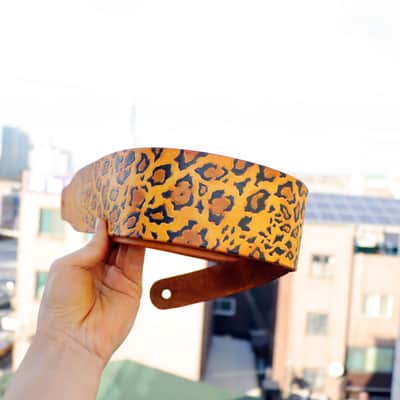 burnyblack custom made guitar strap leather - leopard pattern 1 yellow image 14