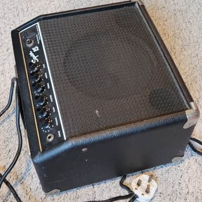 Squier 15 watt guitar amp - Black image 2