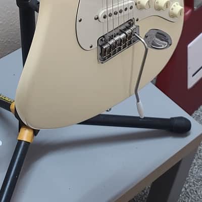 2011 Fender American Standard Stratocaster EXCELLENT GUITAR! USA! 2011 - White image 9