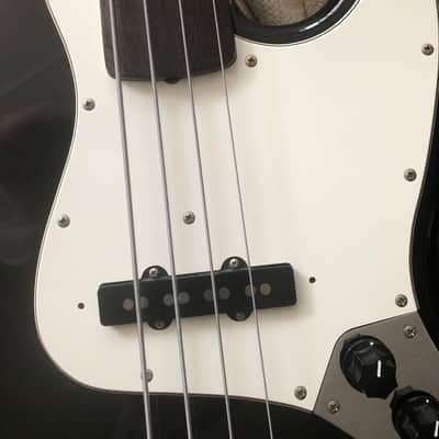 Fender Standard Jazz Bass Fretless with Rosewood Fretboard 1989 - 1997 - Black image 4