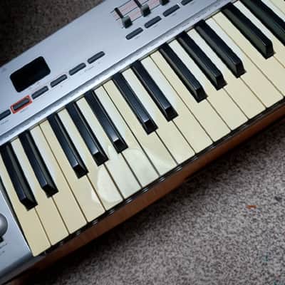 Immagine M-Audio Oxygen 49 MKI MIDI Keyboard Controller 2006 - 2009 - Silver - 4
