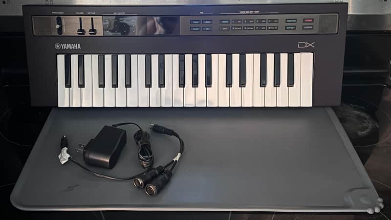Yamaha Reface DX Mini Mobile Keyboard 2015 - Present - Black image 1