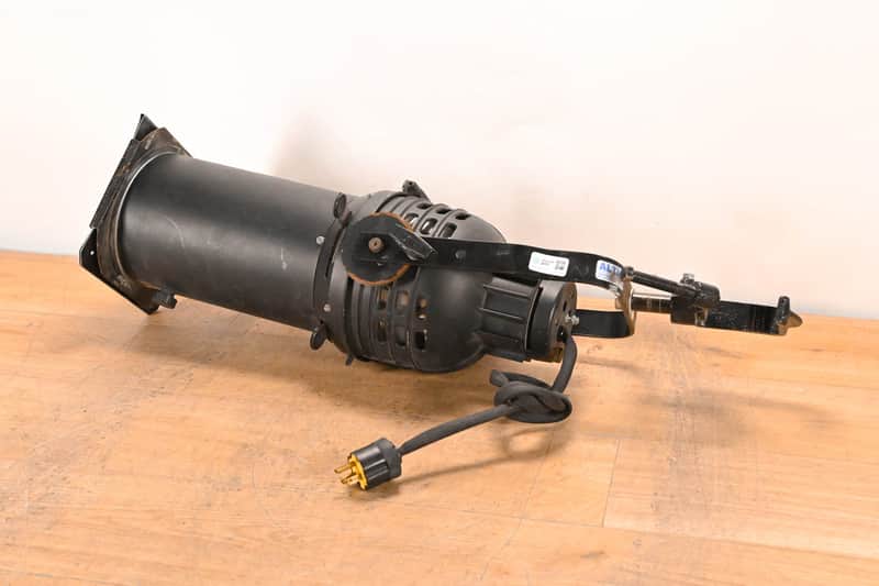 Altman 360Q 6" x 12" 750W Ellipsoidal Light CG01UUV image 1