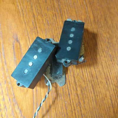 Fender Precision Bass pickup 1977 w/ ground plate image 2