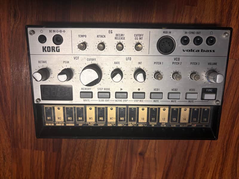 Korg Volca Bass Analog Bass Sequencer/Synthesizer 2013 - Present - Silver/Black image 1
