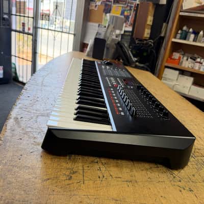 Used AKAI Professional MPK261 61-key Keyboard MIDI Controller image 5