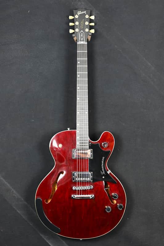 Gibson Chet Atkins Tennessean from 1997 in cherry with original hardcase