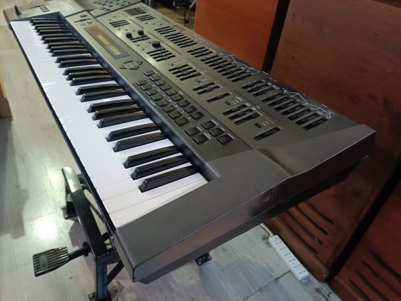 Roland JD-800 61-Key Programmable Synthesizer 1991 - 1995 - Carbon image 1