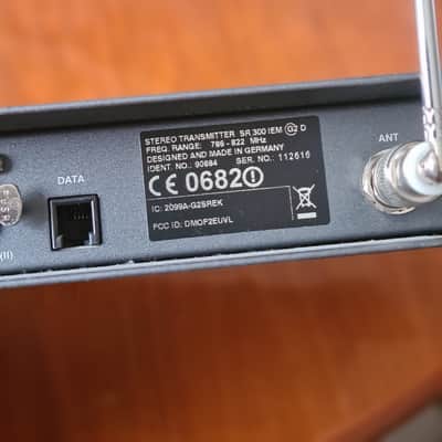 Sennheiser Sennheiser SR300 IEM G2 D (786–822 MHz) + EW300 IEM G2 Bodypack Receiver | Rack Mount | Professional Set image 14