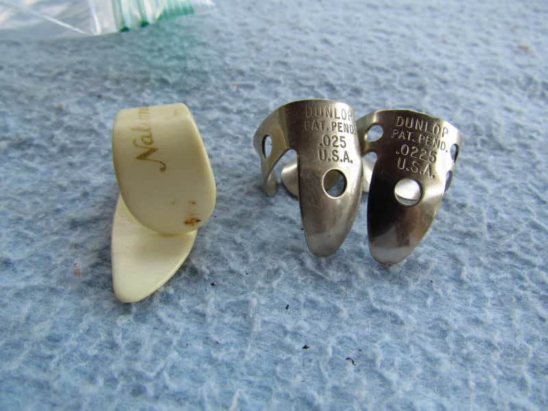 Dunlop Metal Fingerpicks And National Thumb Pick 2 Dunlop Fingerpicks & 1 Thumbpick image 1
