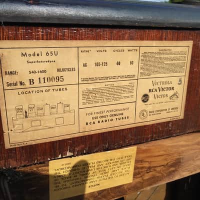 Vintage RCA Victor Victrola Model 65U Tube Radio & Phonograph Combo image 14
