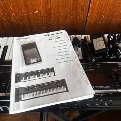 Roland V-Combo VR-09-B 61-key Stage Performance Keyboard w/ gig bag image 11