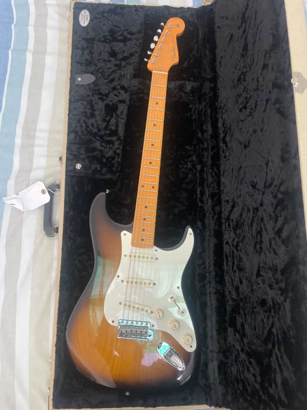 Fender Eric Johnson Stratocaster with Maple Fretboard 2005 - Present - 2-Color Sunburst