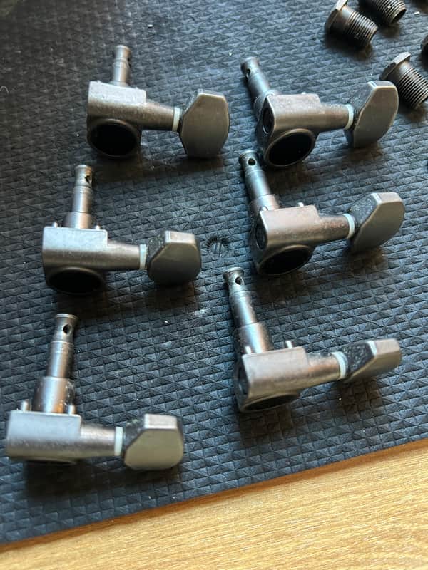 6 in-line Tuning Machines - Aged Nickel image 1