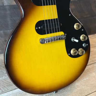 Vintage 1964 Gibson Melody Maker D - Sunburst image 2