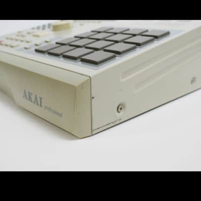 Akai MPC2000 MIDI Production Center 1997 - 2001 - Grey image 10