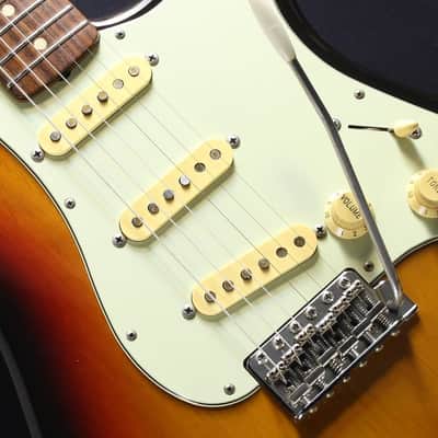 Fender Japan USED ​​ST62-70TX (3 Tone Sunburst) image 4