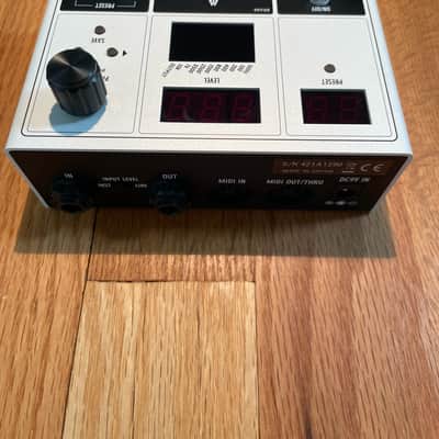 MINTY!!! ... used once ... Free The Tone PA-1QG Programmable 10-Band Analog Guitar EQ 2025 - White/Black image 2