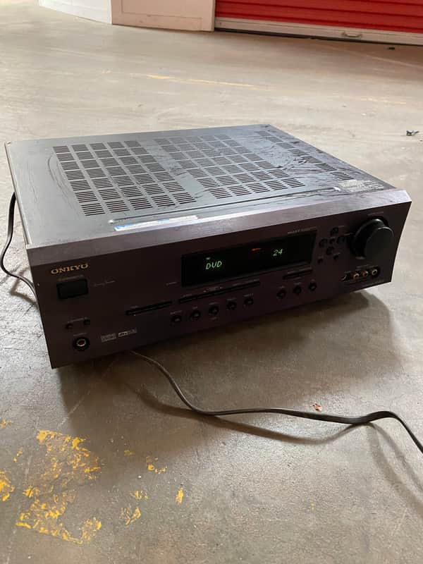 END OF THE YEAR BLOWOUT// RARE Onkyo HT-R520 AV Receiver image 1