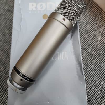 RODE NT1-A Large Diaphragm Cardioid Condenser Microphone 2002 - Present - Silver