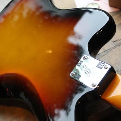 FENDER "American Vintage II '66 Jazzmaster 3-Color Sunburst" HARDCASE, PAPERS, 4, 00 KG imagen 8