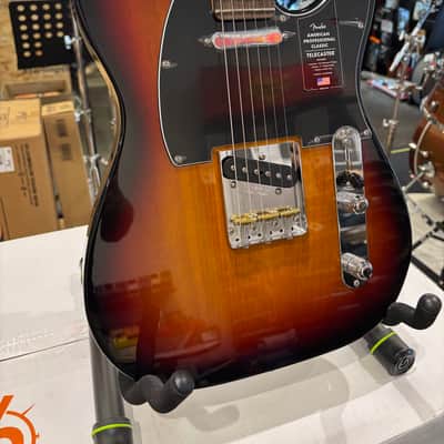 Fender American Professional Classic Telecaster 2025 - Present - 3-Color Sunburst image 2