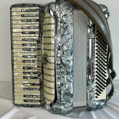 Wonderful Stradavox 41-Key 120-Bass Professional Grade Accordion featuring 5 Bass Registers, OHSC image 17