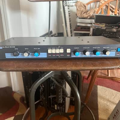 Digitech RDS 1900 digital delay, flange, chorus, echo unit with rack mount bolts and washers. image 1