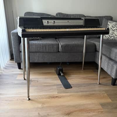1977 Wurlitzer 200A Just Serviced - SUPER CLEAN! image 3