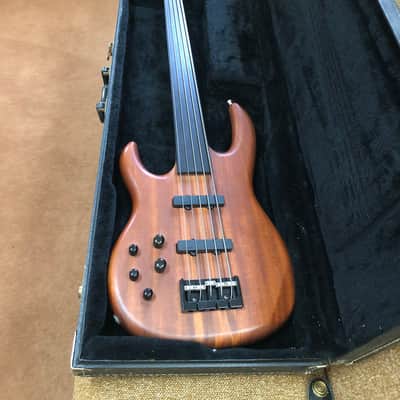 Carvin LB 75 lefty fretless 2000 Walnut natural image 1
