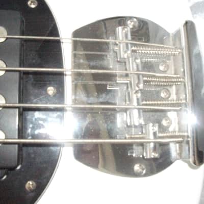 Musicman sub Ray 4 Sterling Arctic White Bass guitar Bild 12