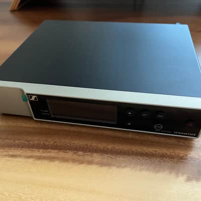 Sennheiser EW-D SKM-S Wireless Handheld Base System - Q1-Q6 image 2
