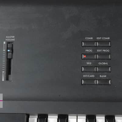 KORG 01/W Music Workstation synthesizer in Good condition. image 6