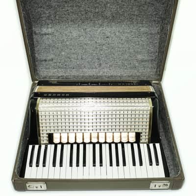 Hohner Verdi VM Piano Accordion 120 Bass, made in Germany, Straps and Hard Case, Vintage Original Musical Instrument, 2720 image 11