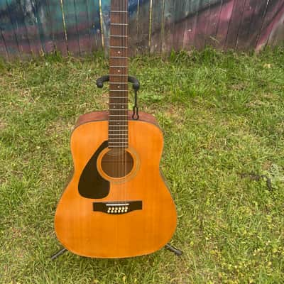YAMAHA FG411 acoustic guitars