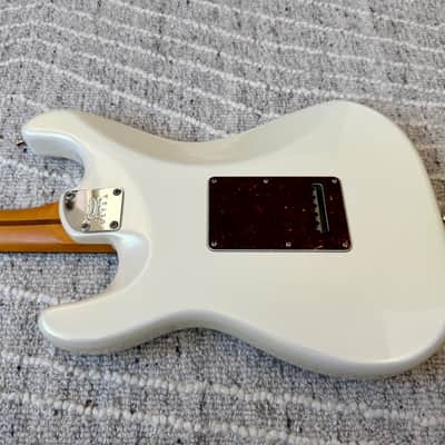 Fender American Ultra Stratocaster 2019 - Arctic White Pearl image 17