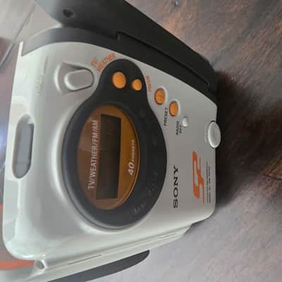 Sony WM-FS555 Early 2000s - White orange gray image 3
